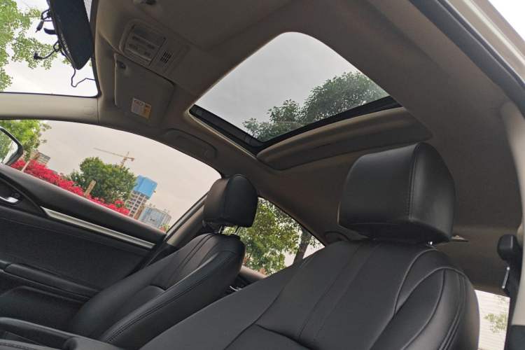 Used Honda Civic 2016 180TURBO CVT Comfort Version Interior 4