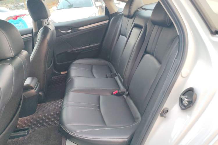 Used Honda Civic 2016 220TURBO Manual Luxury Edition Interior 4