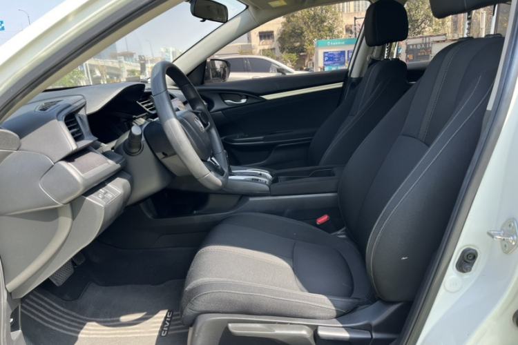 Used Honda Civic 2016 180TURBO CVT Comfort Version Interior 4