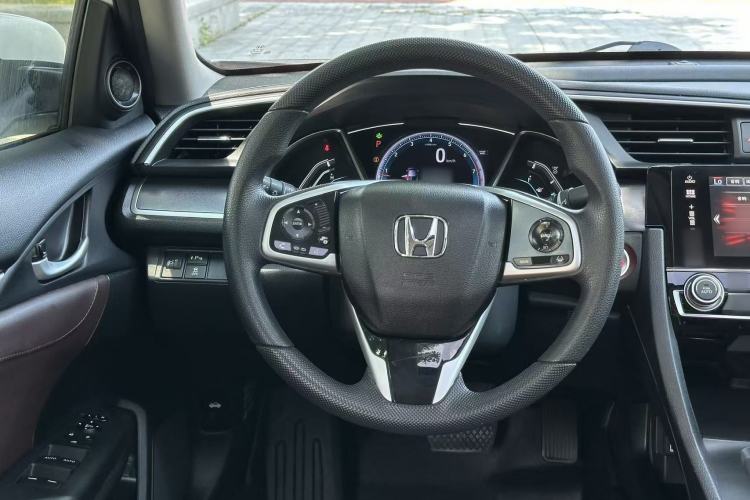 Used Honda Civic 2016 220TURBO CVT Luxury Edition Interior 4