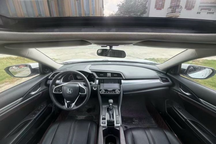 Used Honda Civic 2016 220TURBO CVT Luxury Edition Interior 4