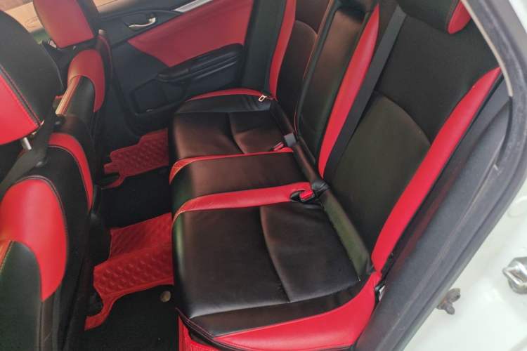 Used Honda Civic 2016 220TURBO CVT Luxury Edition Interior 4