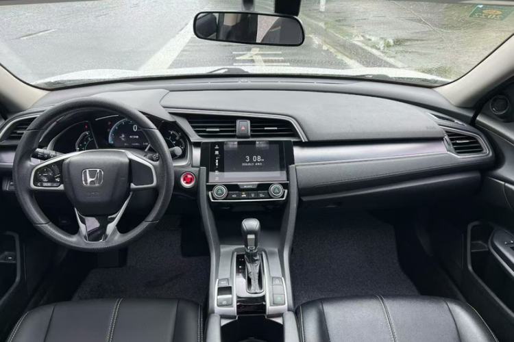 Used Honda Civic 2016 220TURBO CVT Luxury Edition Interior 4