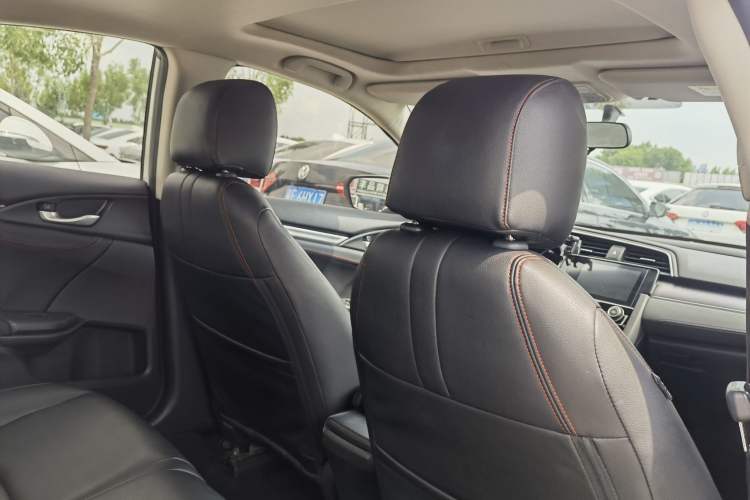 Used Honda Civic 2016 220TURBO CVT Luxury Edition Interior 5