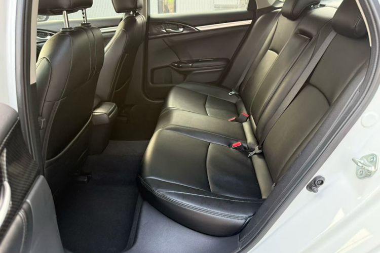 Used Honda Civic 2016 220TURBO CVT Luxury Edition Interior 5