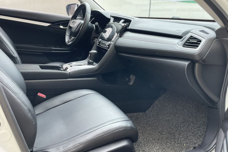 Used Honda Civic 2016 180TURBO CVT Comfort Version Interior 6