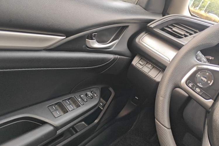 Used Honda Civic 2016 180TURBO CVT Comfort Version Interior 6