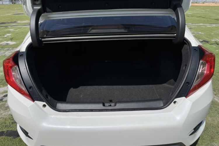 Used Honda Civic 2016 180TURBO CVT Comfort Version Interior 6