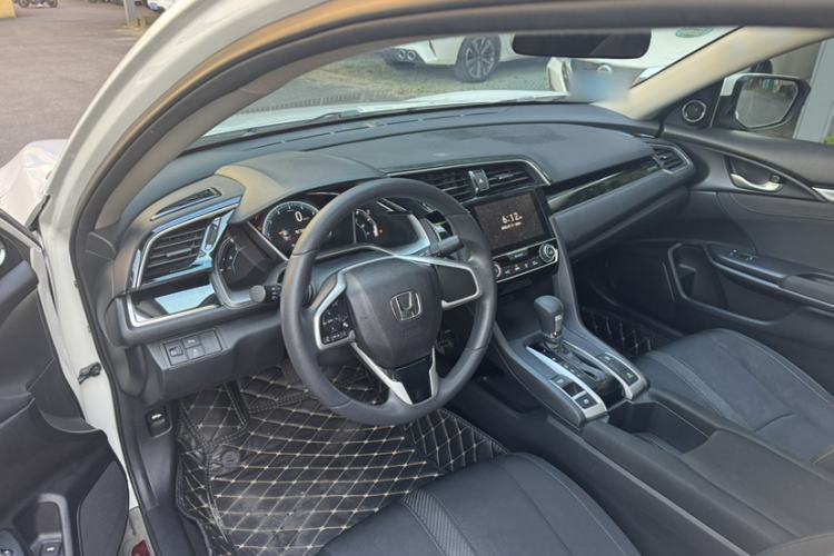 Used Honda Civic 2016 220TURBO CVT Luxury Edition Interior 6