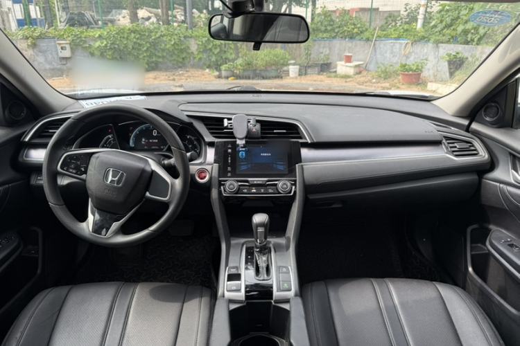 Used Honda Civic 2016 220TURBO CVT Luxury Edition Interior 6
