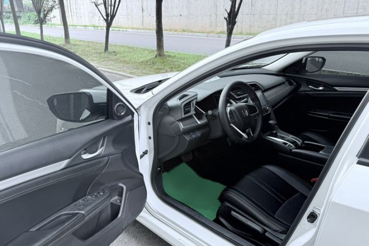 Used Honda Civic 2016 220TURBO CVT Luxury Edition Interior 7