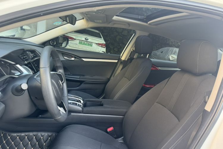 Used Honda Civic 2016 220TURBO CVT Luxury Edition Interior 8