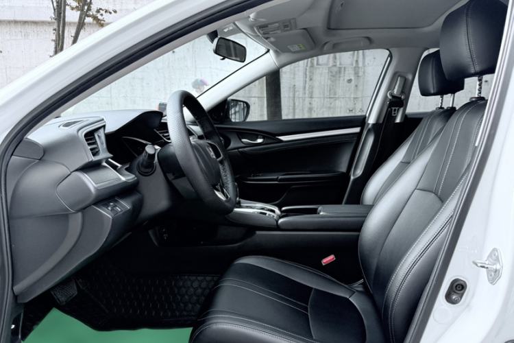 Used Honda Civic 2016 220TURBO CVT Luxury Edition Interior 8