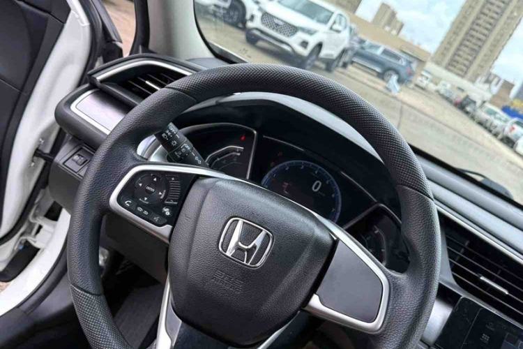 Used Honda Civic 2016 220TURBO CVT Luxury Edition Interior 9