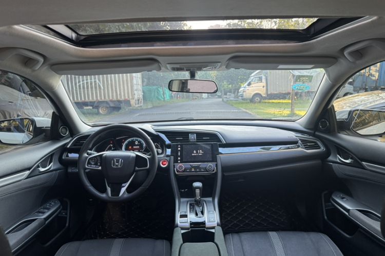 Used Honda Civic 2016 220TURBO CVT Luxury Edition Interior 9