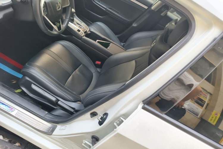 Used Honda Civic 2016 220TURBO CVT Luxury Edition Left Front Seat