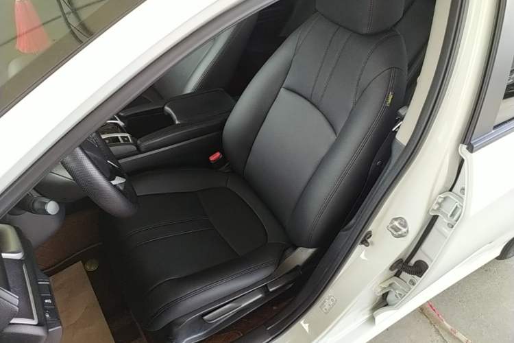 Used Honda Civic 2016 220TURBO CVT Luxury Edition Left Front Seat