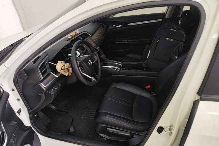 Used Honda Civic 2016 220TURBO CVT Luxury Edition Left Front Seat