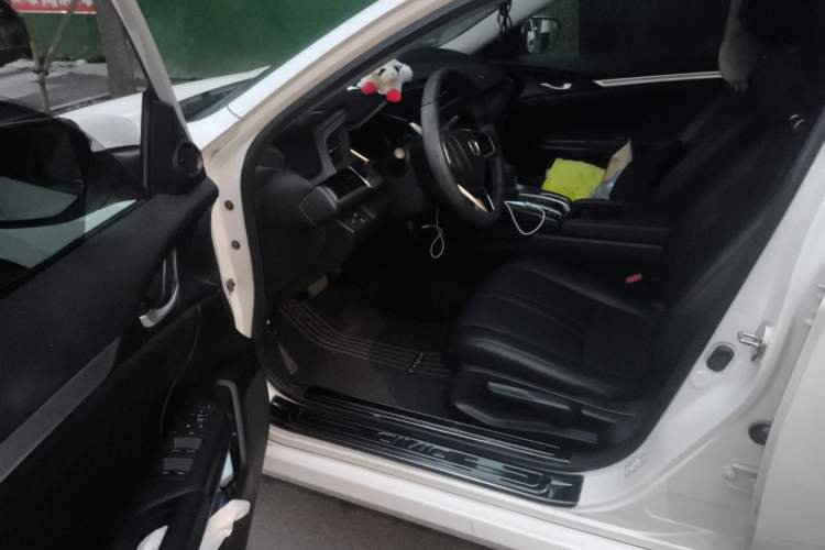 Used Honda Civic 2016 220TURBO CVT Luxury Edition Left Front Seat