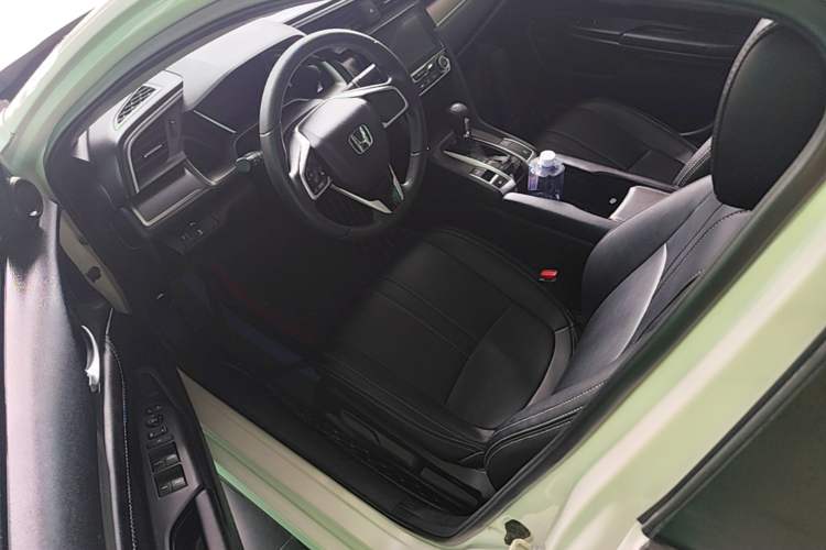 Used Honda Civic 2016 220TURBO CVT Luxury Edition Left Front Seat