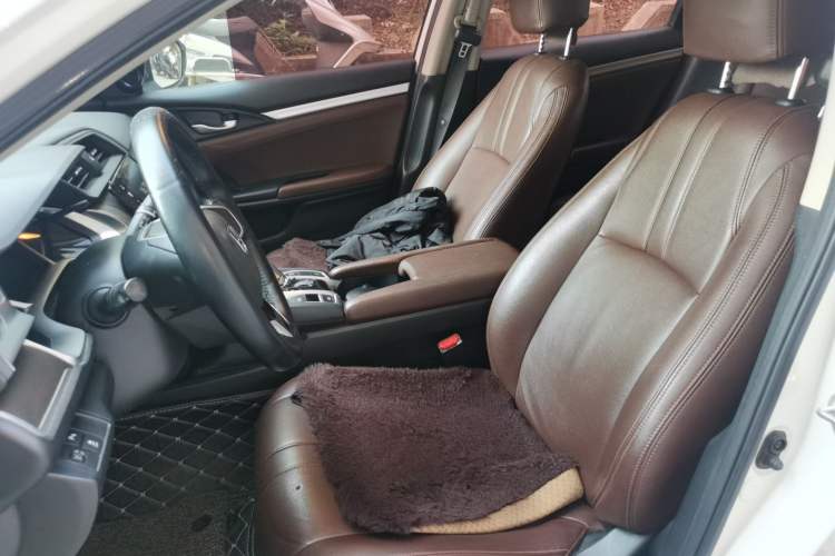 Used Honda Civic 2016 220TURBO CVT Luxury Edition Left Front Seat