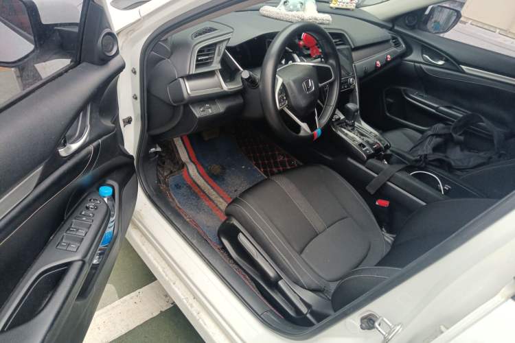 Used Honda Civic 2016 220TURBO CVT Luxury Edition Left Front Seat