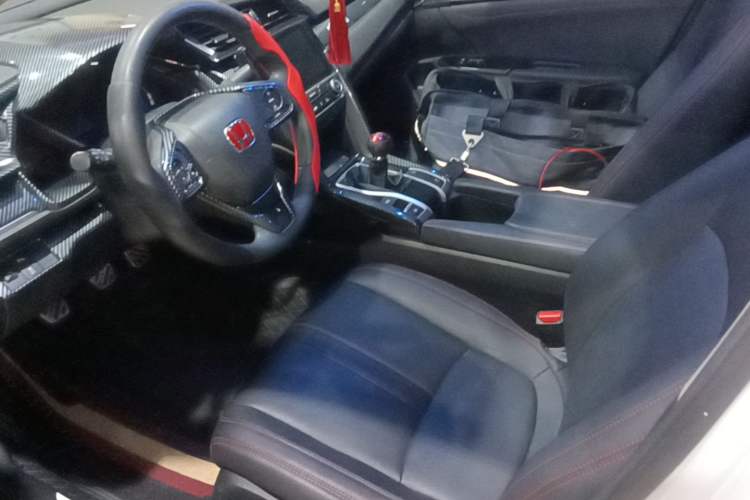 Used Honda Civic 2016 220TURBO Manual Luxury Edition Left Front Seat