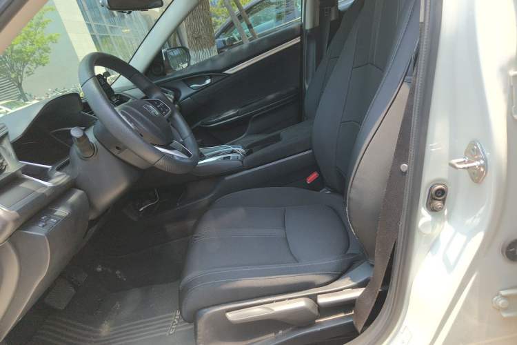 Used Honda Civic 2016 220TURBO CVT Luxury Edition Left Front Seat