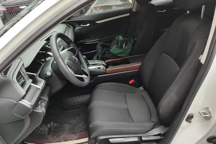 Used Honda Civic 2016 220TURBO CVT Luxury Edition Left Front Seat