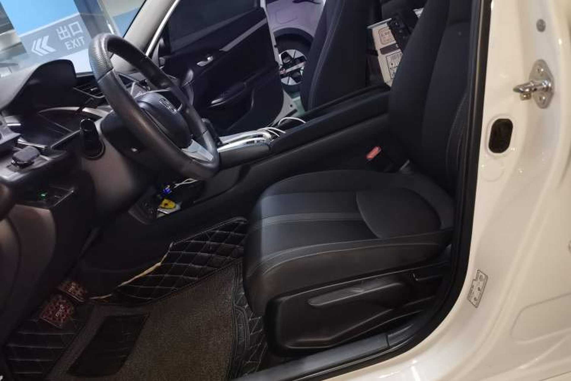 Used Honda Civic 2016 220TURBO CVT Luxury Edition Left Front Seat
