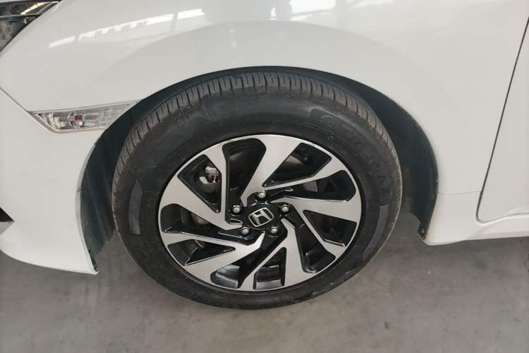 Used Honda Civic 2016 220TURBO CVT Luxury Edition Left Front Wheel Hub