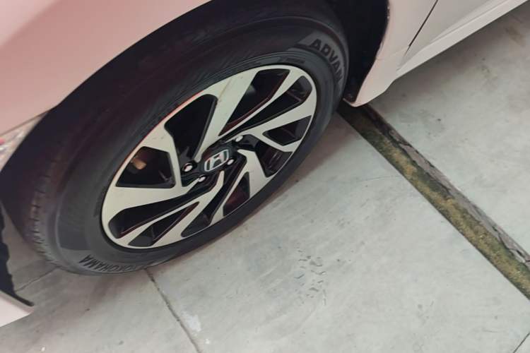 Used Honda Civic 2016 220TURBO CVT Luxury Edition Left Front Wheel Hub