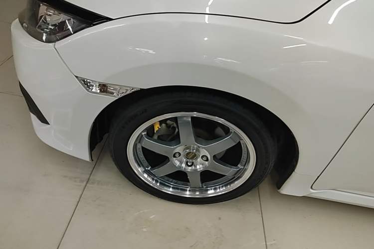 Used Honda Civic 2016 220TURBO Manual Luxury Edition Left Front Wheel Hub