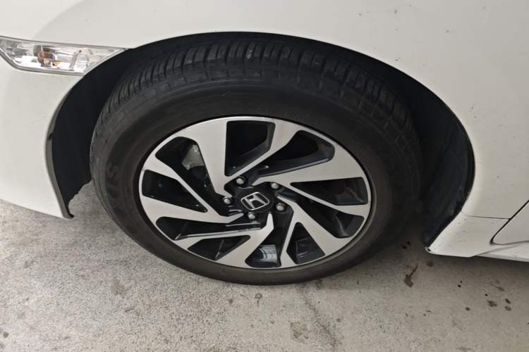 Used Honda Civic 2016 220TURBO Manual Luxury Edition Left Front Wheel Hub