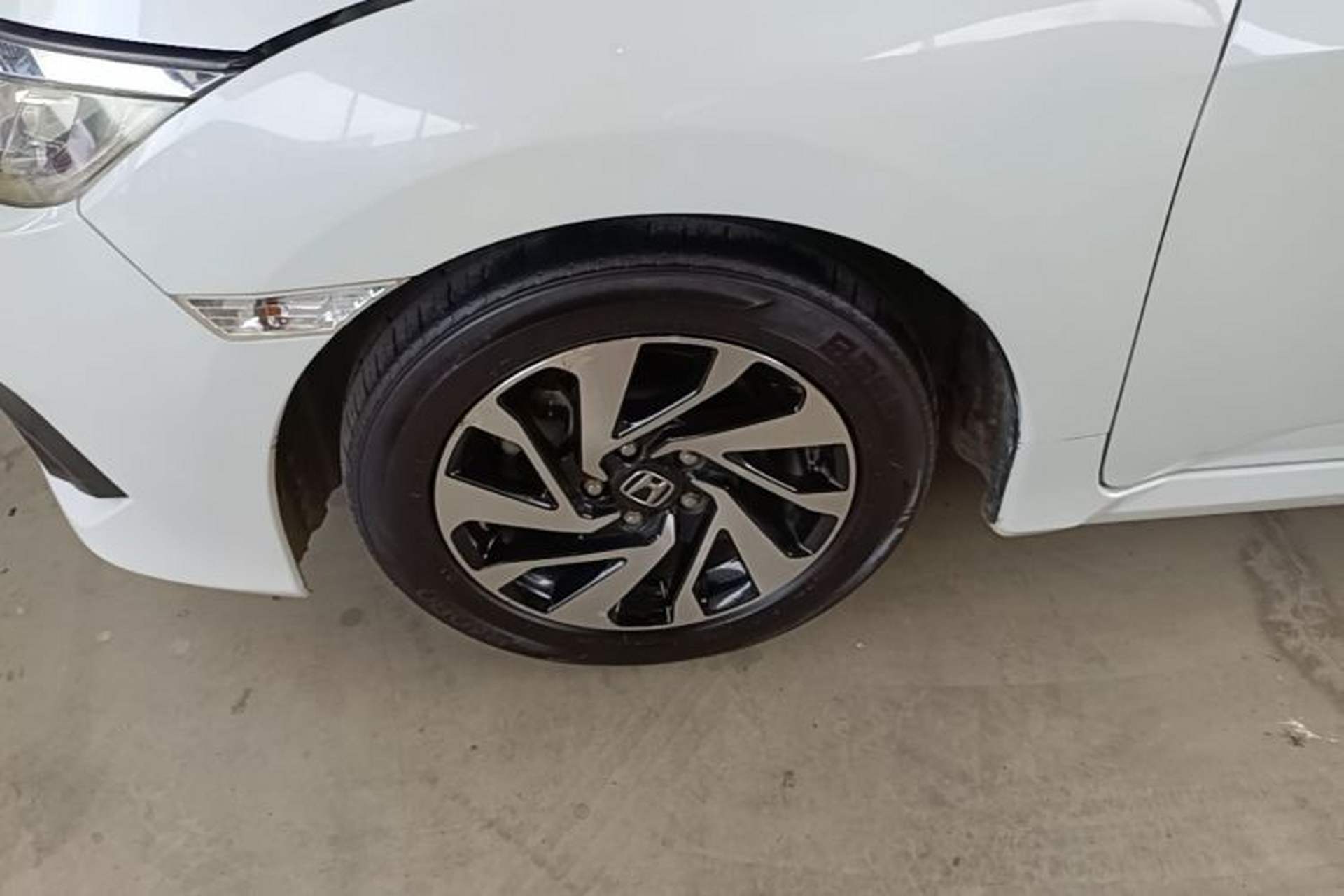 Used Honda Civic 2016 220TURBO CVT Luxury Edition Left Front Wheel Hub