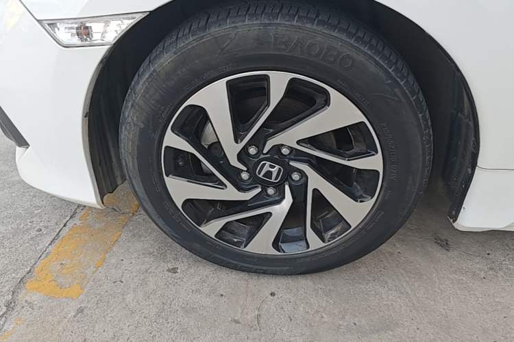 Used Honda Civic 2016 220TURBO CVT Luxury Edition Left Front Wheel Hub