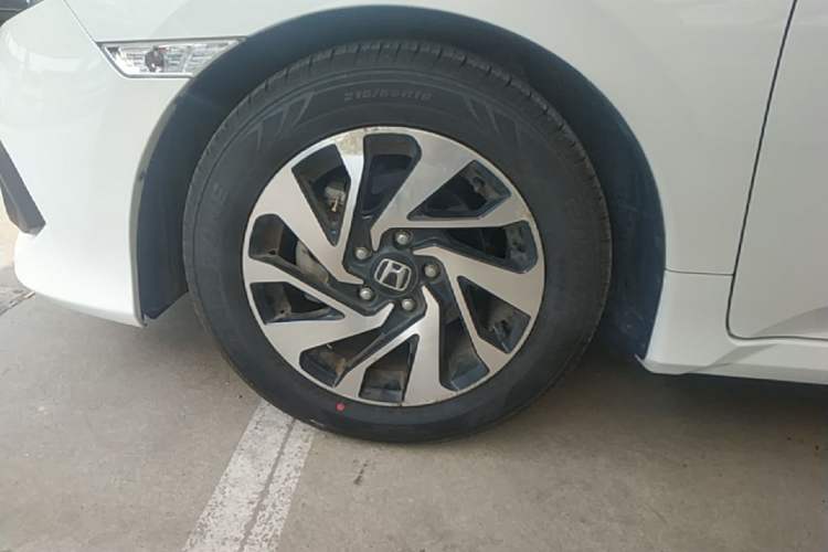 Used Honda Civic 2016 220TURBO CVT Luxury Edition Left Front Wheel Hub