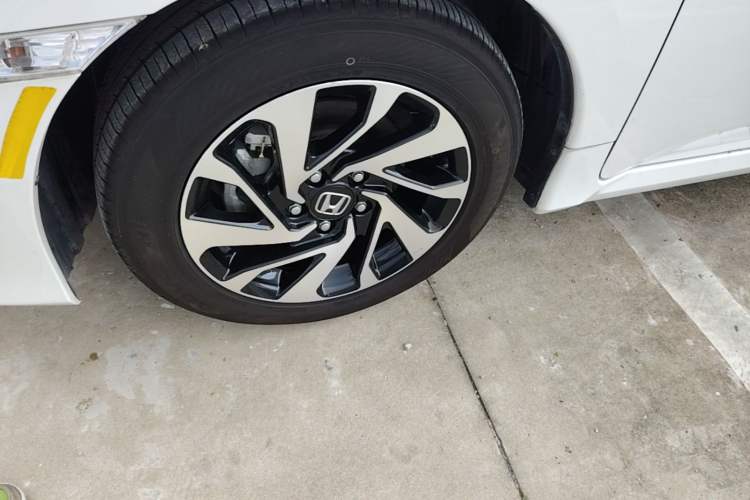 Used Honda Civic 2016 220TURBO Manual Luxury Edition Left Front Wheel Hub