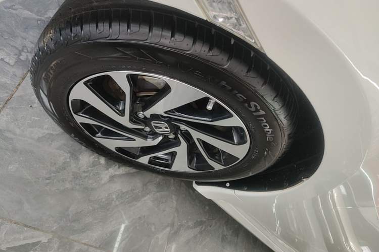 Used Honda Civic 2016 220TURBO CVT Luxury Edition Left Front Wheel Hub