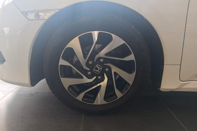 Used Honda Civic 2016 220TURBO CVT Luxury Edition Left Front Wheel Hub