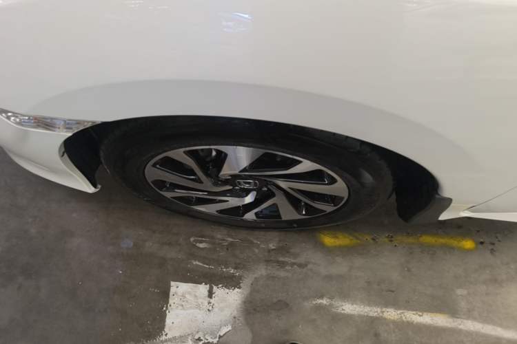 Used Honda Civic 2016 220TURBO CVT Luxury Edition Left Front Wheel Hub