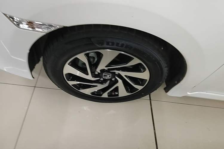 Used Honda Civic 2016 220TURBO Manual Luxury Edition Left Front Wheel Hub