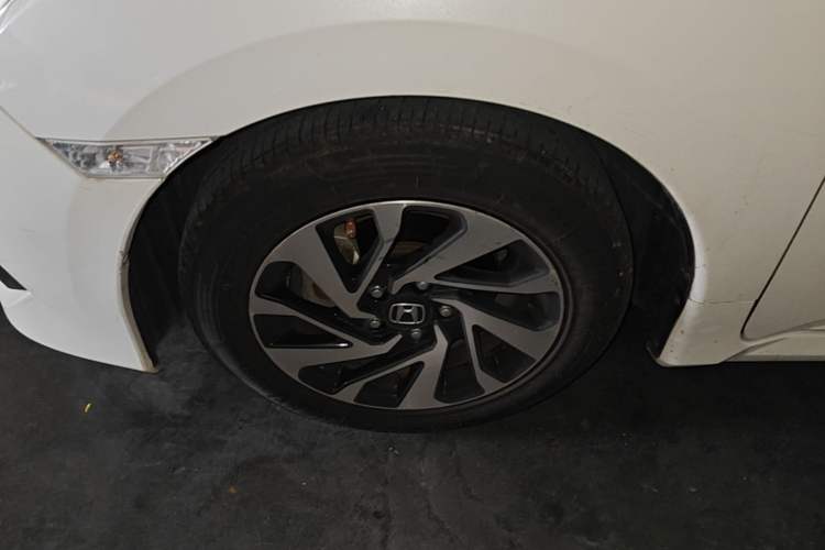 Used Honda Civic 2016 220TURBO Manual Luxury Edition Left Front Wheel Hub
