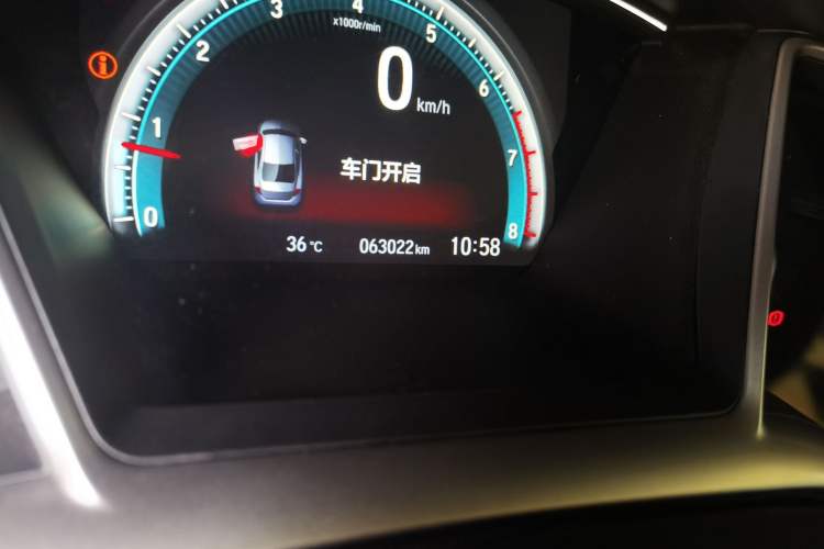Used Honda Civic 2016 220TURBO CVT Luxury Edition Odometer Close Up