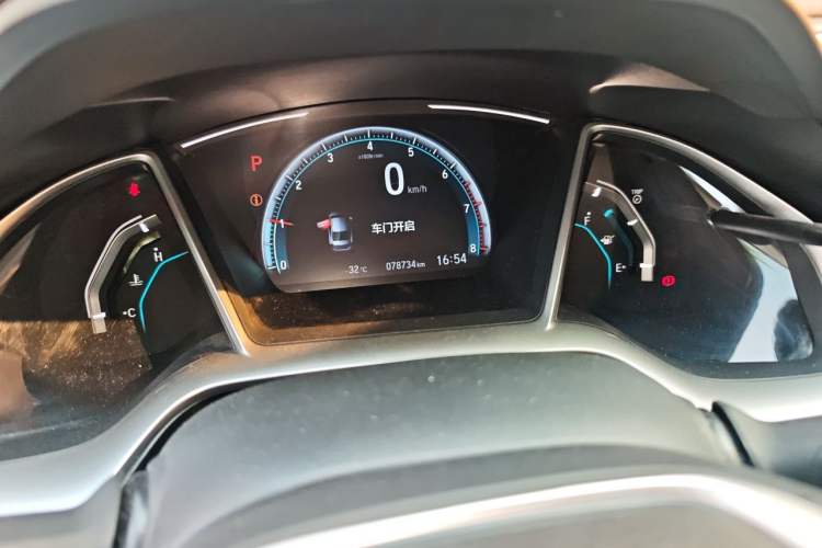 Used Honda Civic 2016 220TURBO CVT Luxury Edition Odometer Close Up