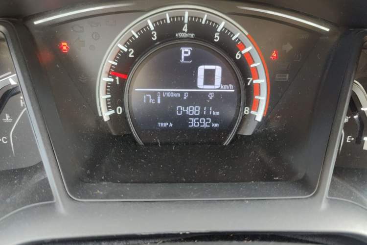 Used Honda Civic 2016 180TURBO CVT Comfort Version Odometer Close Up