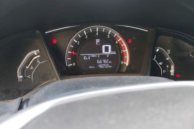 Used Honda Civic 2016 180TURBO CVT Comfort Version Odometer Close Up