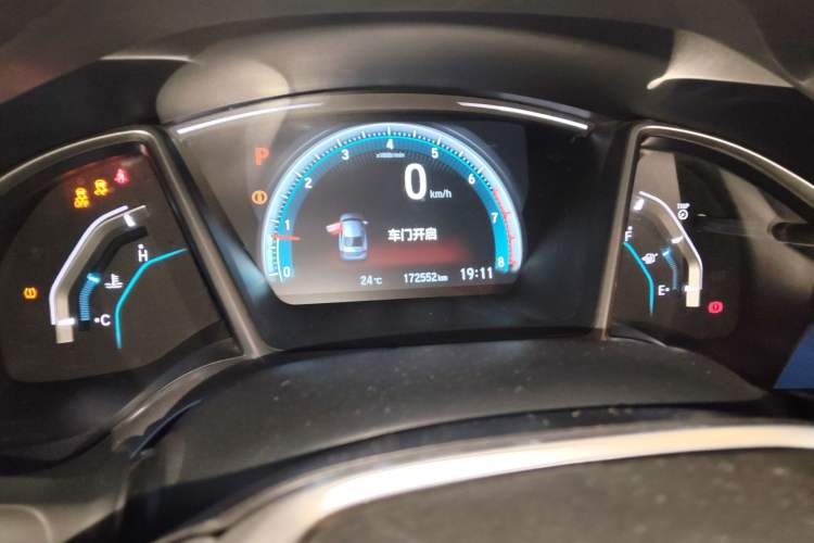 Used Honda Civic 2016 220TURBO CVT Luxury Edition Odometer Close Up