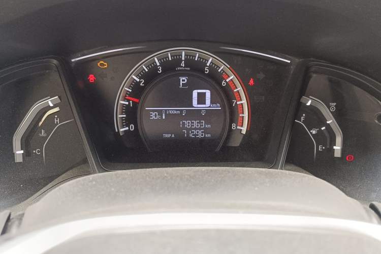 Used Honda Civic 2016 180TURBO CVT Comfort Version Odometer Close Up