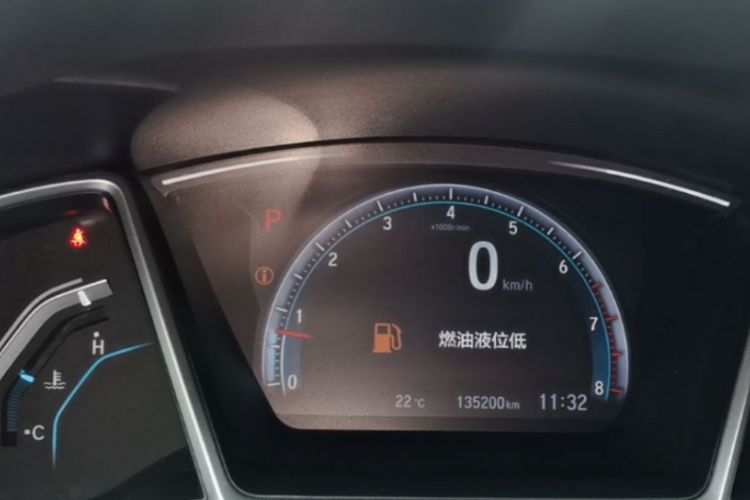 Used Honda Civic 2016 220TURBO CVT Luxury Edition Odometer Close Up